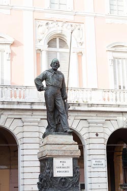 Statue of Pisa A Garibaldi, Pisa, Italy