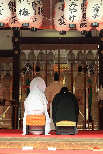Couple, Yasaka Shrine, Kyoto, Japan