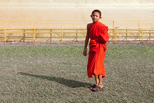 Monk, Pha That Luang, Vientiane, Laos