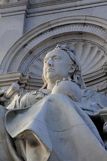 Queen Victoria Statue, Queen Victoria Memorial, Opposite Buckingham Palace, London, UK